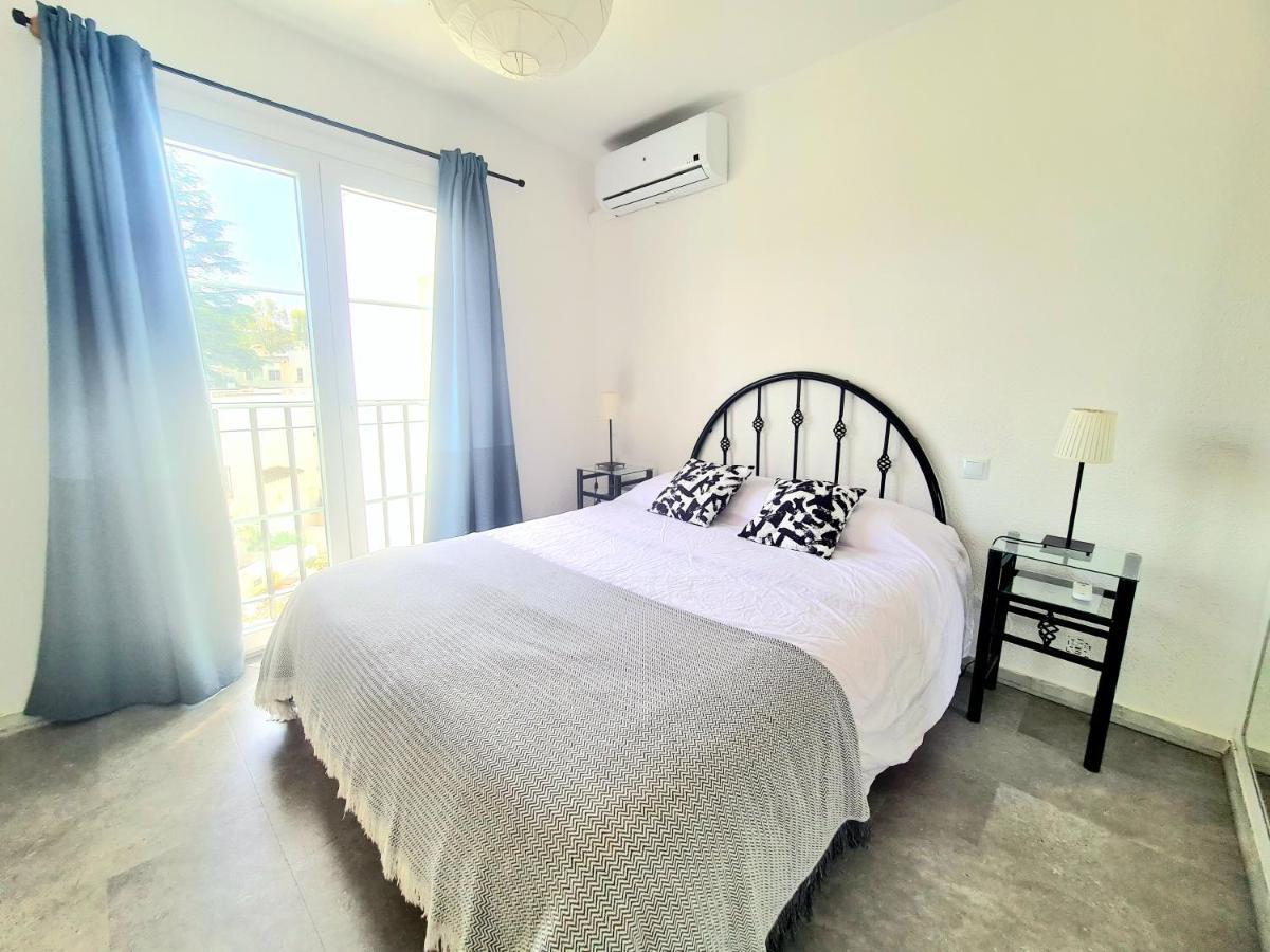 شقة فوينخيرولا  في Apartamento Con Vistas Al Campo De Golf Y Piscina المظهر الخارجي الصورة