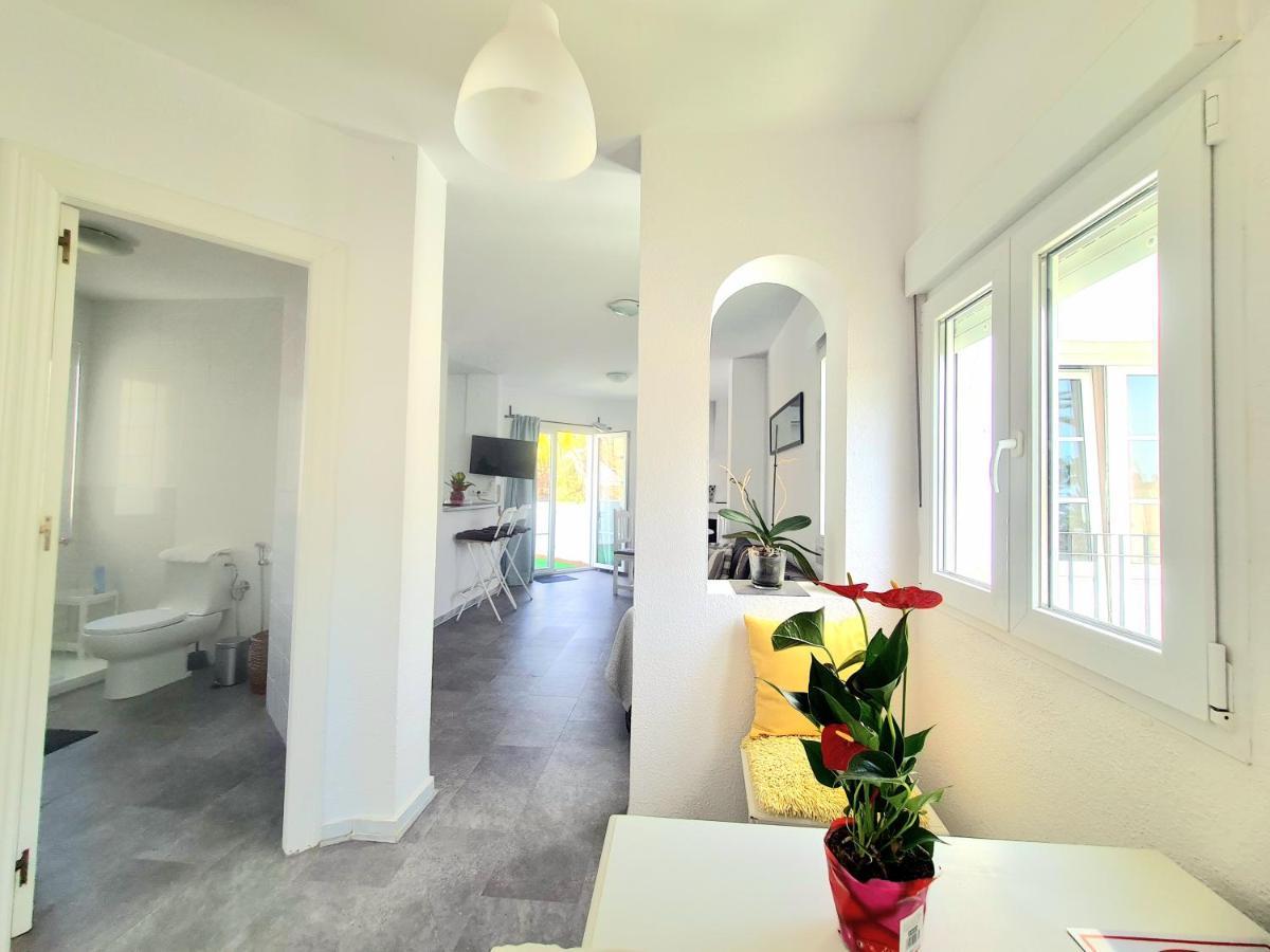 شقة فوينخيرولا  في Apartamento Con Vistas Al Campo De Golf Y Piscina المظهر الخارجي الصورة