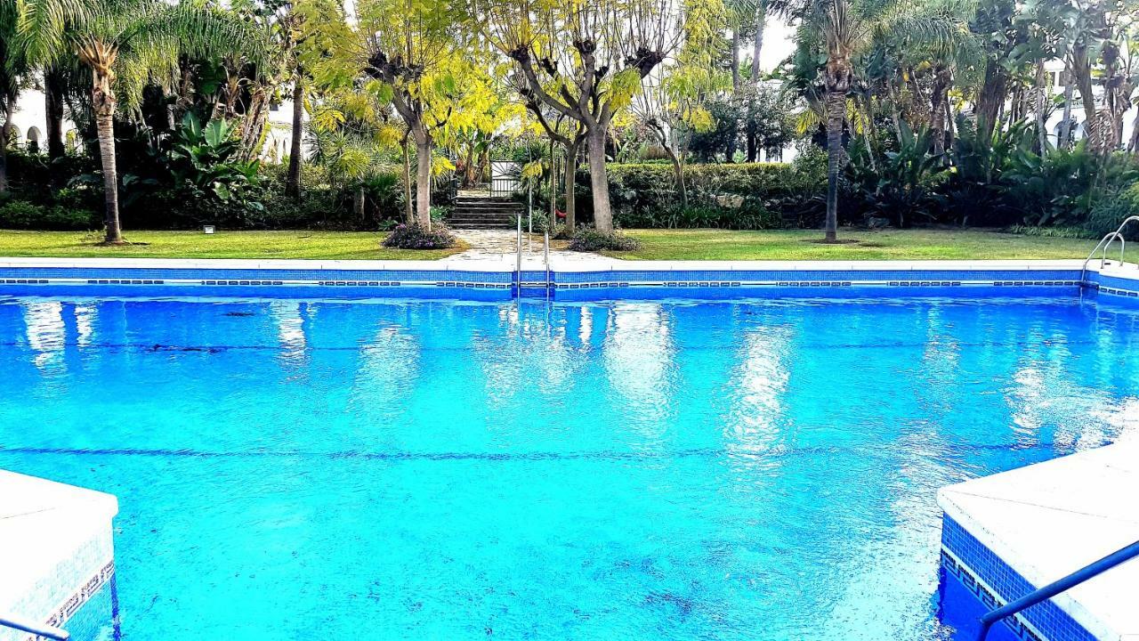 شقة فوينخيرولا  في Apartamento Con Vistas Al Campo De Golf Y Piscina المظهر الخارجي الصورة